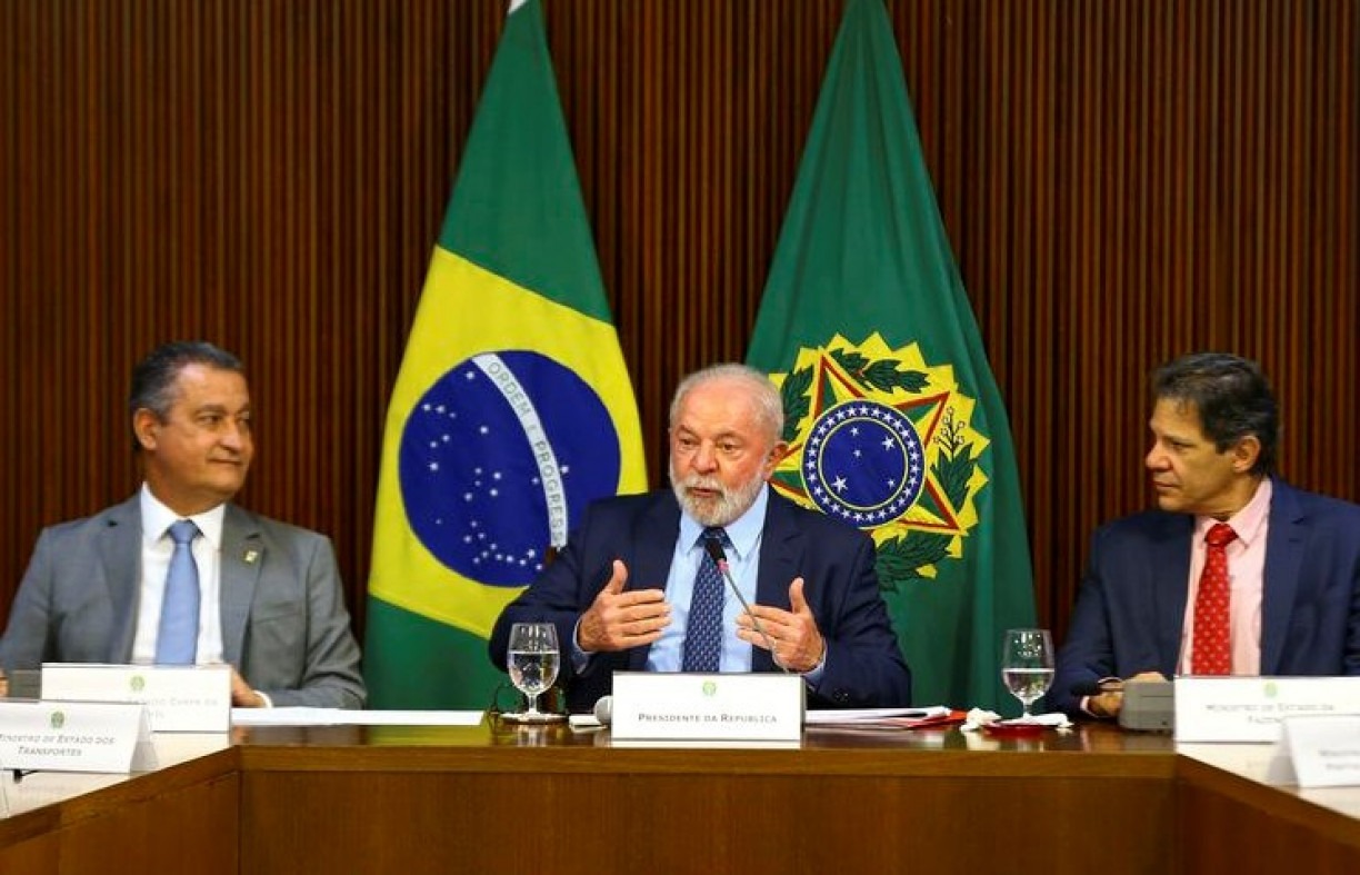 O presidente Luiz Inácio Lula da Silva e o ministro da Fazenda, Fernando Haddad, durante reunião ministerial, no Palácio do Planalto.