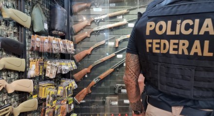 Armas de fogo apreendidas em clube de tiro em Caruaru