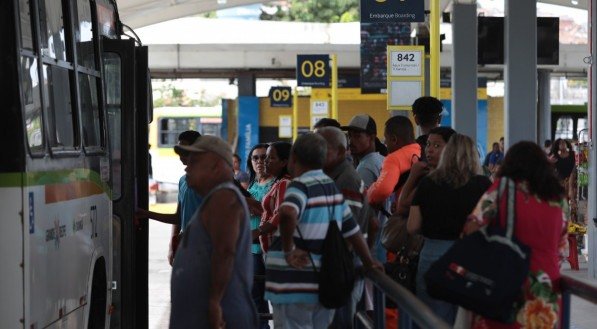 Greve de ônibus: Entenda os bastidores da negociação para evitar, após anos de paralisações, uma nova greve de motoristas de ônibus no Grande Recife