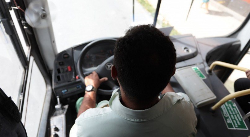 rodoviários, Motorista de ônibus, Transporte público, Dupla função. Pauta sobre a dura rotina dos motoristas de ônibus: o que era ruim ficou pior.