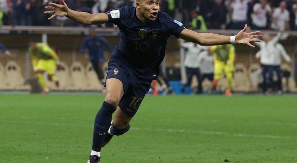 Kylian Mbapp&eacute; joga pela sele&ccedil;&atilde;o francesa