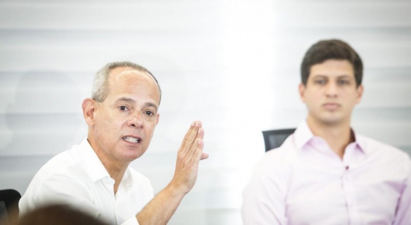 Secretário de Educação do Recife, Fred Amancio, e o prefeito João Campos