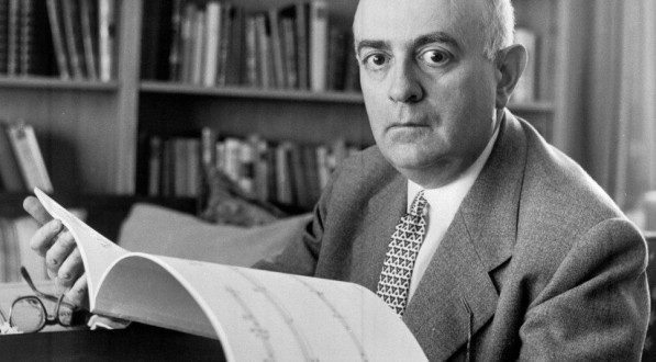 Em uma passagem de sua "Estética", Adorno afirma que a pergunta - "Você gosta dessa música?" não tinha mais sentido