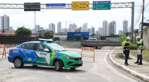Devido à trágica morte de 2022, desta vez a CTTU permanece com equipe no local da interdição até que bloqueios físicos sejam instalados