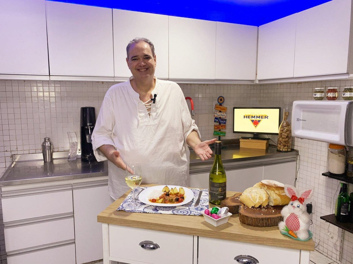 Para Gilberto, cozinhar é uma arte. Neste ambiente ele prepara várias receitas deliciosas para si e toda a família. Arquivo Pessoal/Gilberto Sobral