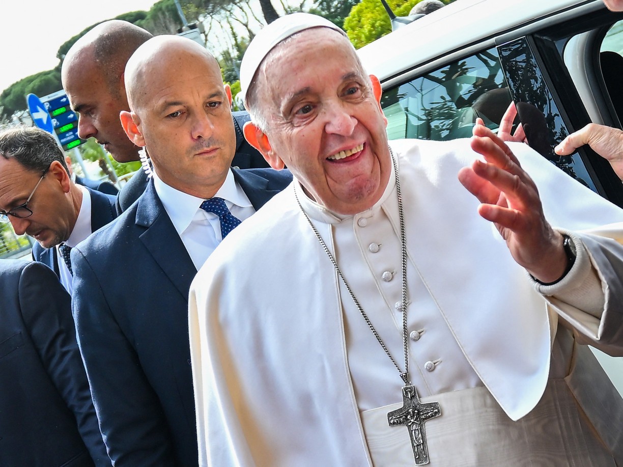 Papa cancela participação em procissão da Via Sacra pela primeira vez