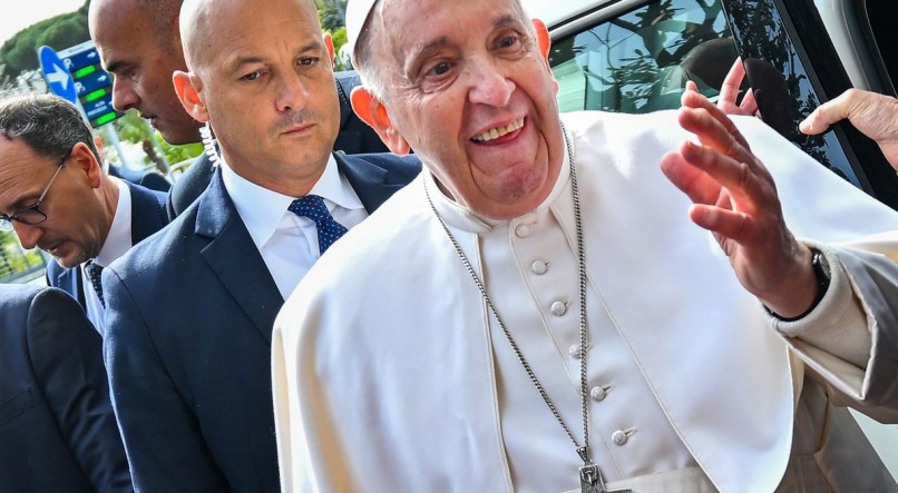 O papa Francisco recebeu alta do Hospital