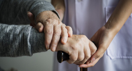 Cerca de 1% da população acima dos 65 anos, segundo estimativas da OMS, conviverá com algum grau de enfermidades ligadas à doença de Parkinson