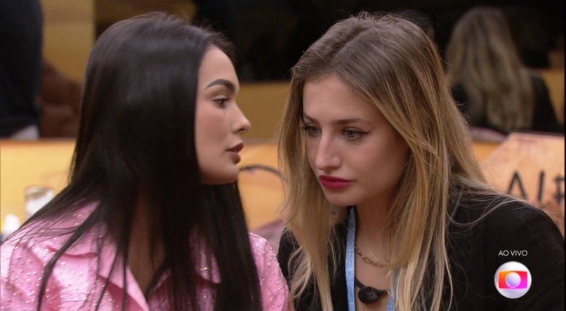 LARISSA E BRUNA est&atilde;o no pared&atilde;o e uma delas poder&aacute; sair hoje (23)