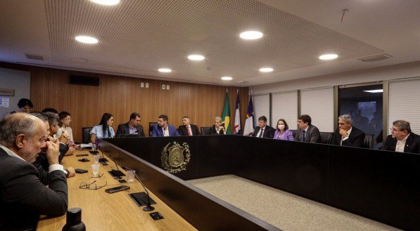 PEC que aumenta valor das emendas parlamentares é aprovada pela Comissão de Justiça da Alepe
