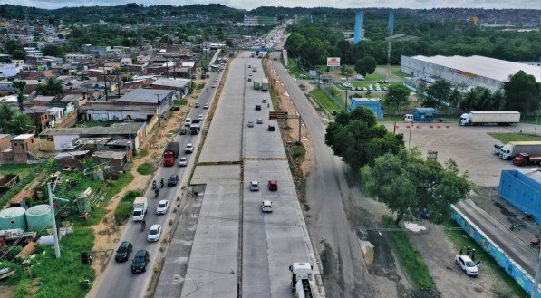 Dos 6,8 Km de obras na sa&iacute;da do Recife, no bairro do Curado, Zona Oeste da capital, apenas 400 metros est&atilde;o ainda em asfalto: 100 metros no sentido Recife-Interior e 300 metros no sentido contr&aacute;rio (Interior-Recife)