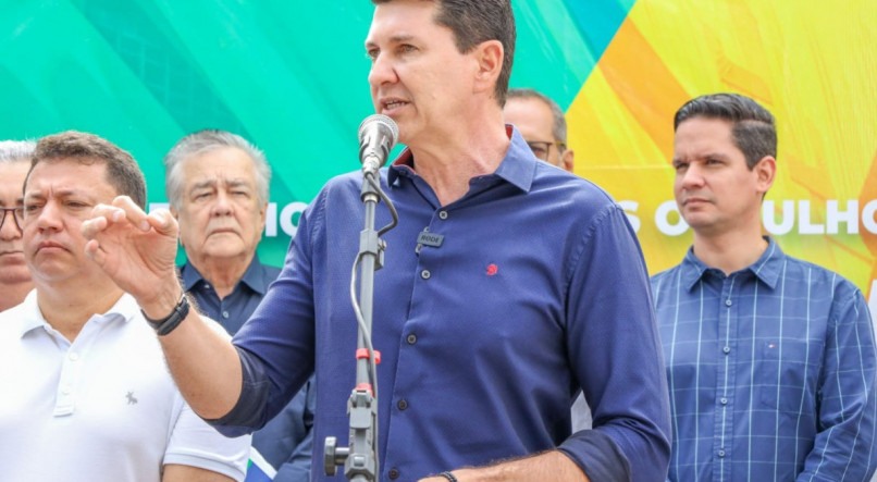 Prefeito de Petrolina Simão Durando faz duras críticas à Compesa e diz que poderá recorrer a Justiça para garantir normalização dos serviços 