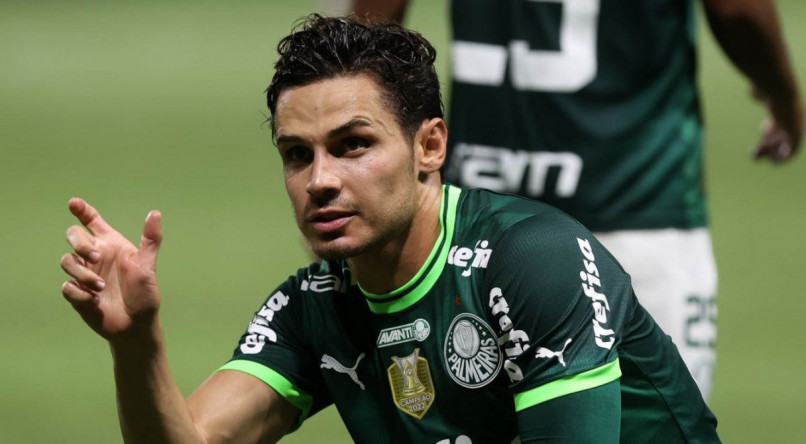 Raphael Veiga &eacute; titular no Palmeiras contra o Bragantino pelo Brasileir&atilde;o