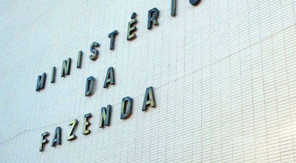 O Ministério da Fazenda informou que "tais iniciativas jamais estiveram entre as medidas em análise pela pasta"