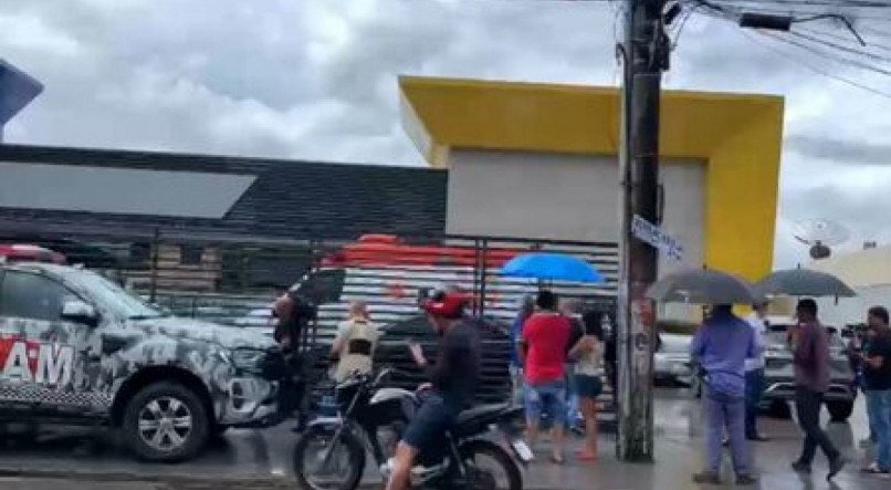 Adolescente armado entra em escola de Manaus e deixa tr&ecirc;s feridos