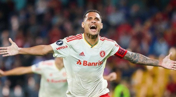 Alan Patrick &eacute; titular no Internacional.