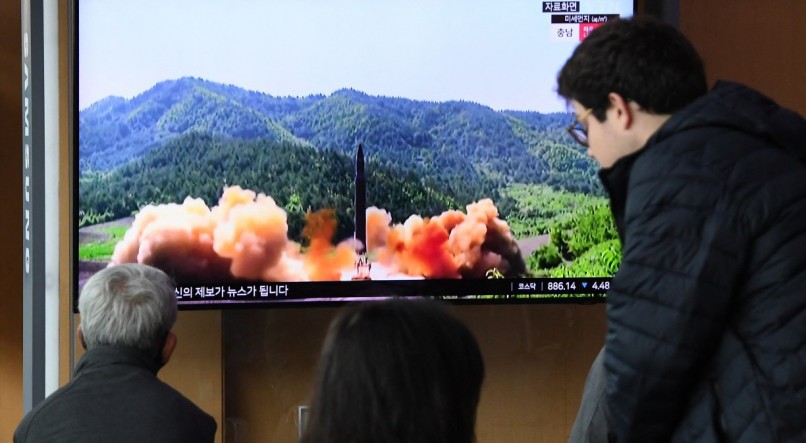 Coreia do Norte dispara míssil balístico no Mar do Japão
