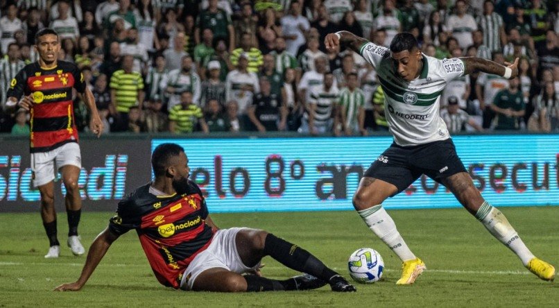 Alef Manga marcou os gols do Coritiba contra o Sport, pela Copa do Brasil