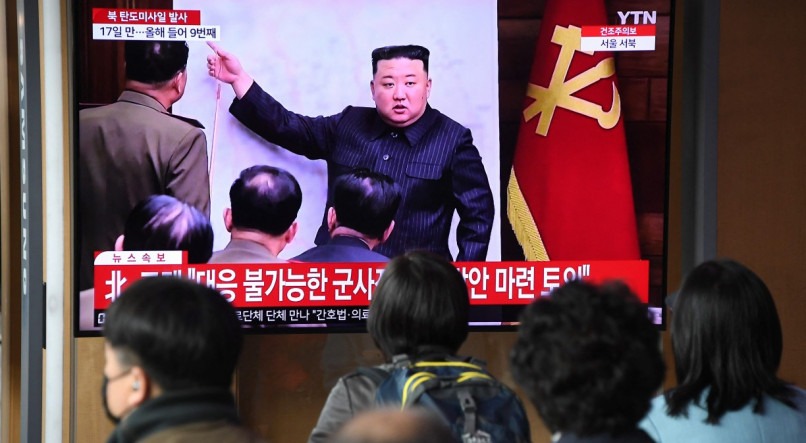 Líder norte-coreano, Kim Jong Un, confirmou o lançamento de míssil balístico  intercontinental de combustível sólido