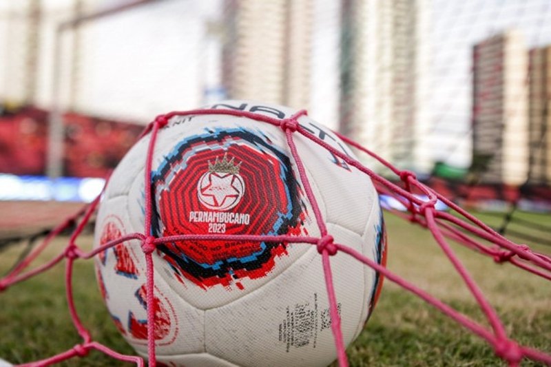 H&aacute; muito tempo que o futebol pernambucano, antes um orgulho, n&atilde;o est&aacute; com essa bola toda
