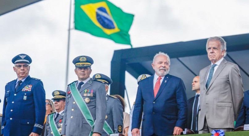 O presidente da República, Luiz Inácio Lula da Silva, participou nesta quarta-feira (19) de solenidade do Dia do Exército