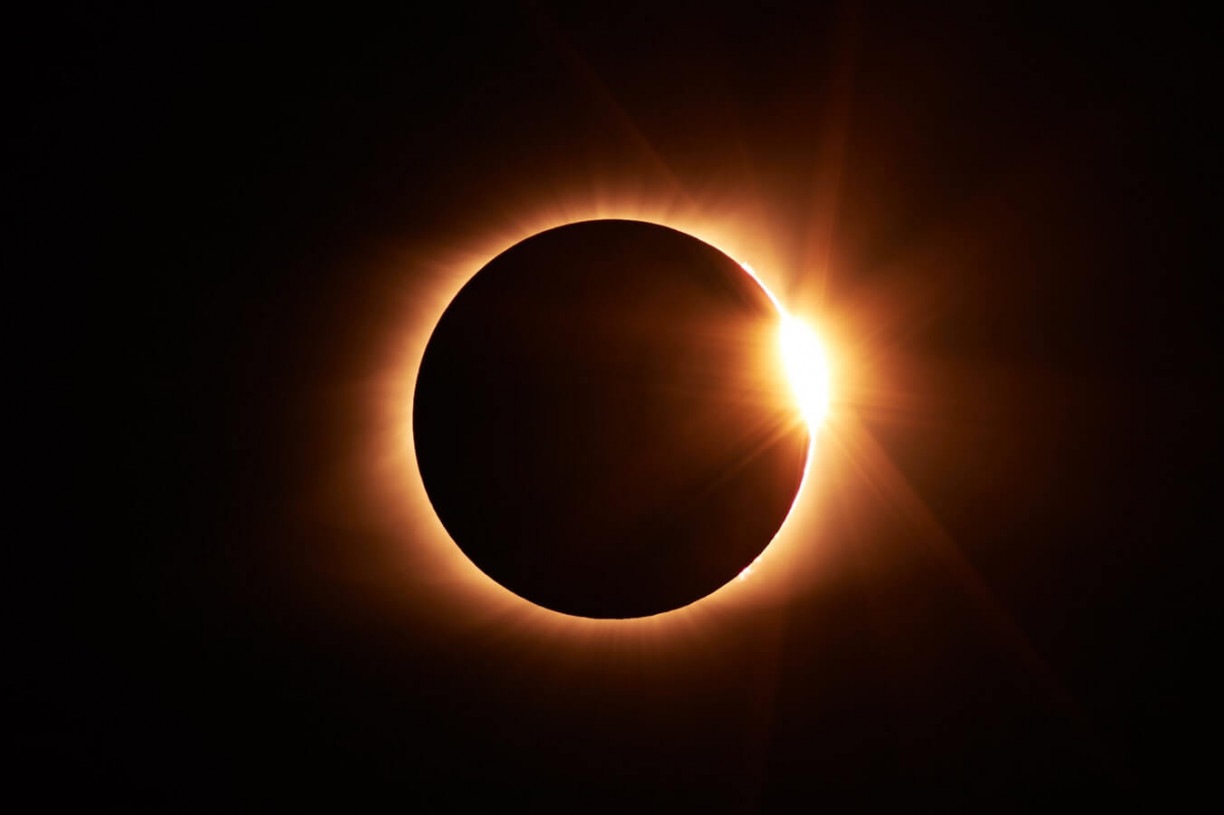 Raro eclipse solar acontecerá hoje (19); confira como acompanhar o fenômeno 