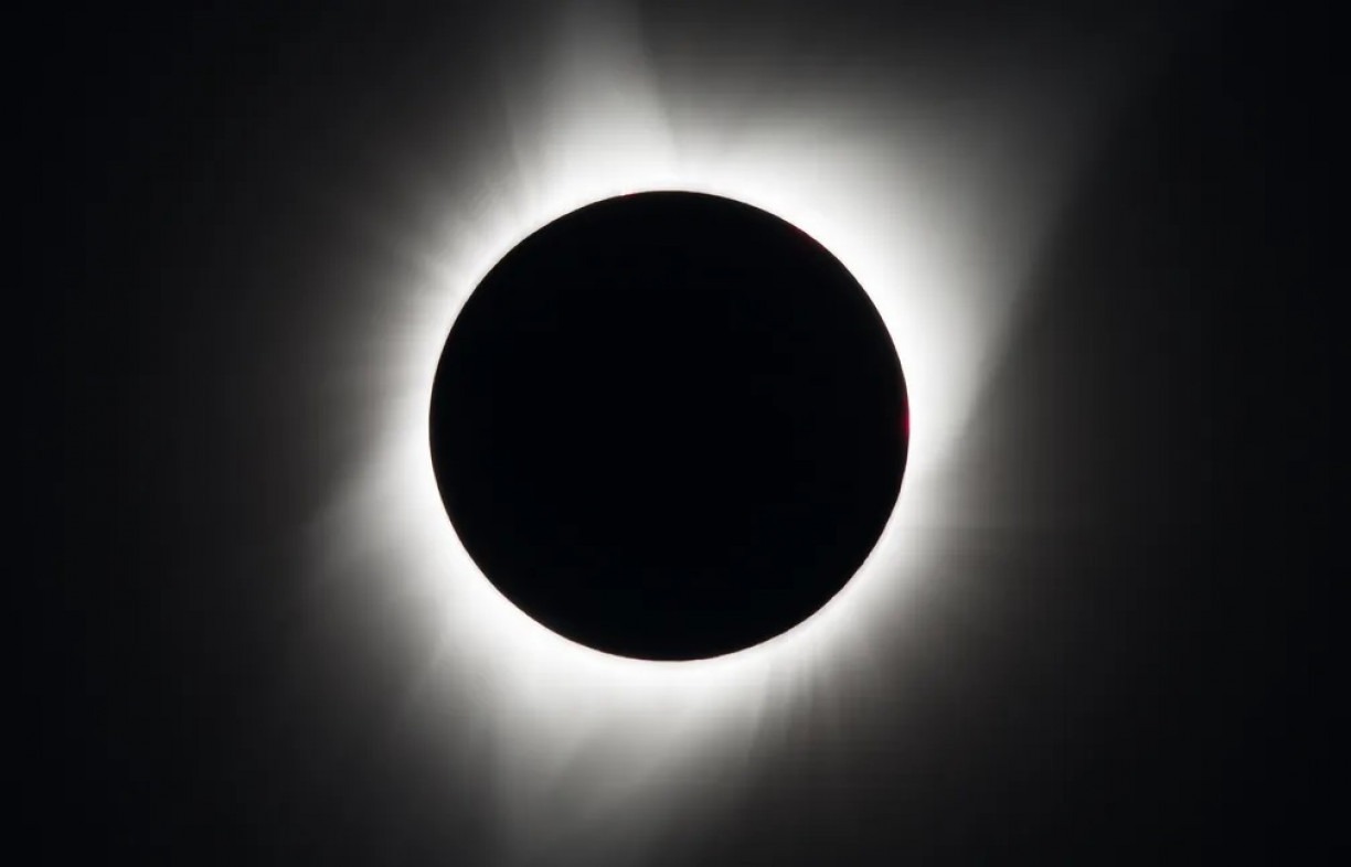 Imagens impressionantes de raro Eclipse Solar Híbrido; confira as fotos do momento