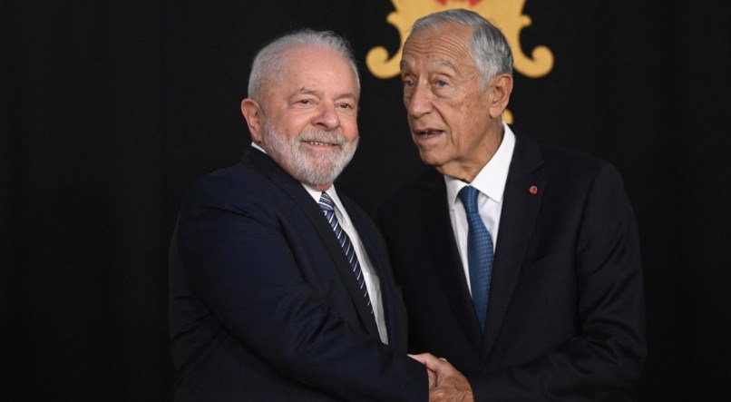 Lula e o presidente de Portugal, Marcelo Rebelo. Durante viagem em Portugal, Lula comenta sobre falas pol&ecirc;micas vinculadas &agrave; guerra da Ucr&acirc;nia. Veja declara&ccedil;&otilde;es de Lula em Portugal