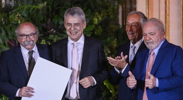 Chico Buarque finalmente recebe o seu Prêmio Camões, de 2019