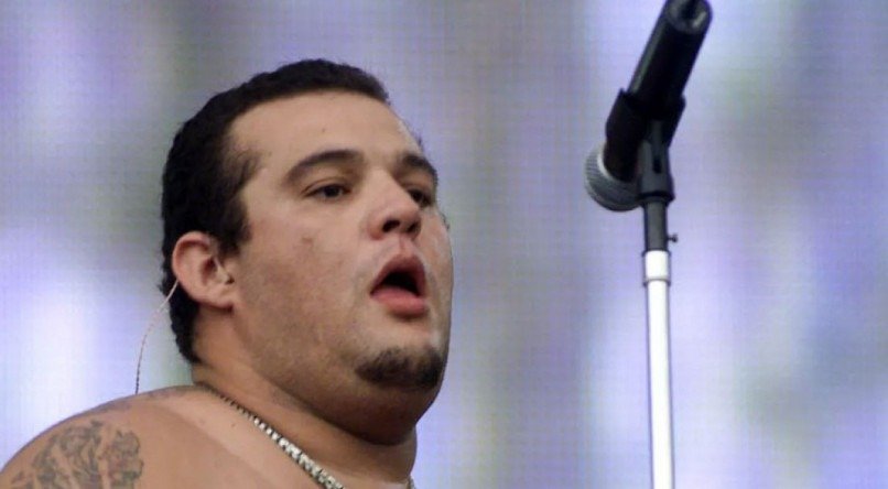 Reges Bolo, vocalista da banda O Surto, morre aos 52 anos