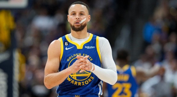 Stephen Curry &eacute; a grande esperan&ccedil;a do Golden State Warriors contra o Los Angeles Lakers 