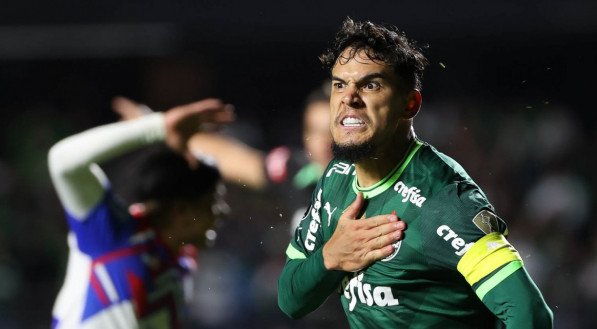 Gustavo G&oacute;mez foi titular na zaga do Palmeiras diante do Deportivo Pereira em decis&atilde;o pela Libertadores