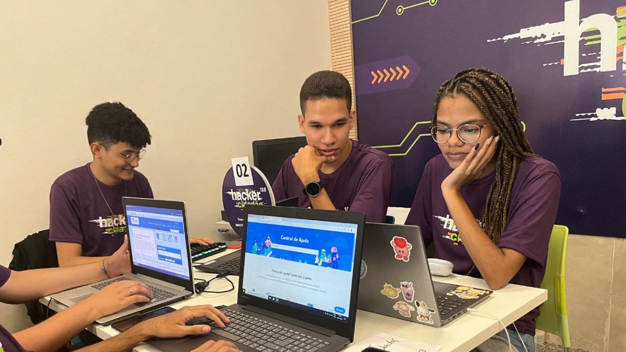 Equipe que faz parte do Hacker Cidadão 10.0. Amanda Marques.