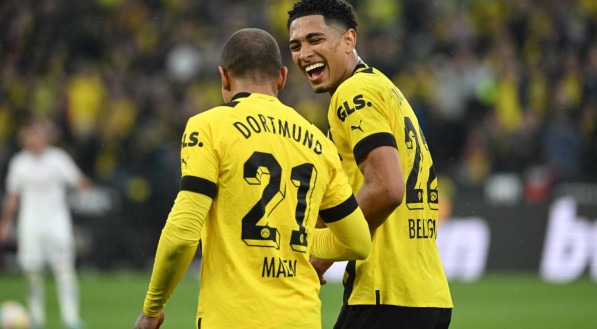 Donyell Malen e Jude Bellingham jogam pelo Borussia Dortmund.
