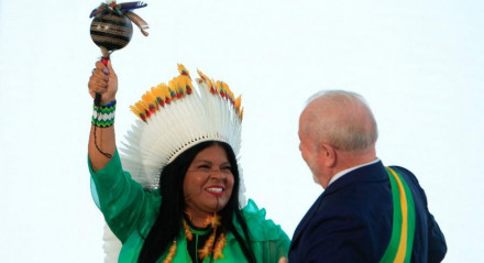 Lula e a ministra dos Povos Originários e Indígenas, Sonia Guajajara