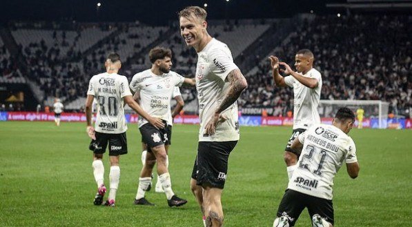 Corinthians e Fortaleza se enfrentam, hoje (8), pelo Campeonato Brasileiro; veja que horas come&ccedil;a, prov&aacute;veis escala&ccedil;&otilde;es, qual canal vai transmitir e onde assistir ao jogo ao vivo