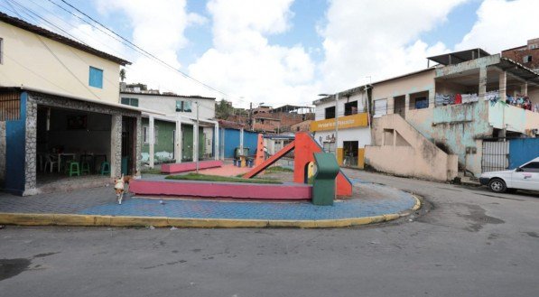 Grávida perde bebê após ser baleada em tiroteio numa praça no Cabo de Santo Agostinho; Homem também foi morto