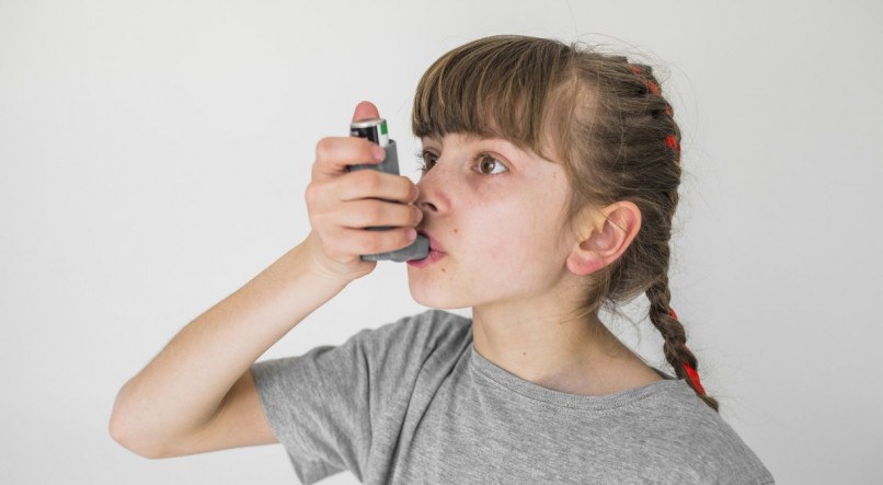 Veja os principais asma sintomas e como como usar bombinha de asma