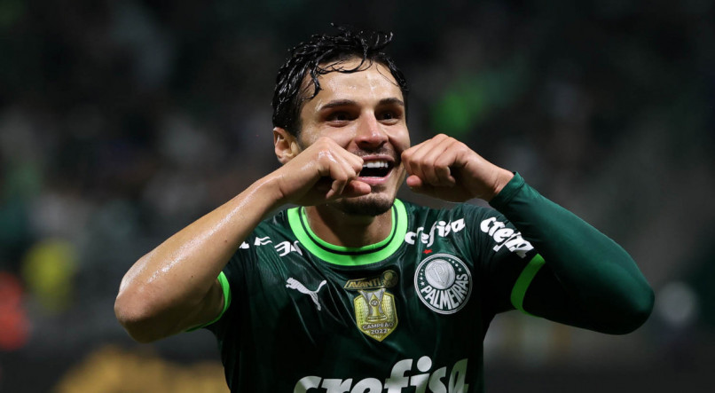 Raphael Veiga pode ser titular no Palmeiras no jogo contra o Deportivo Pereira pela Libertadores