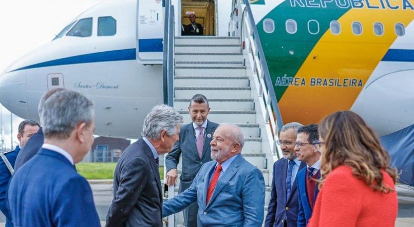  O presidente Luiz Inácio Lula da Silva desembarca em Londres para participar da coroação do rei Charles III, que será realizada no sábado.





