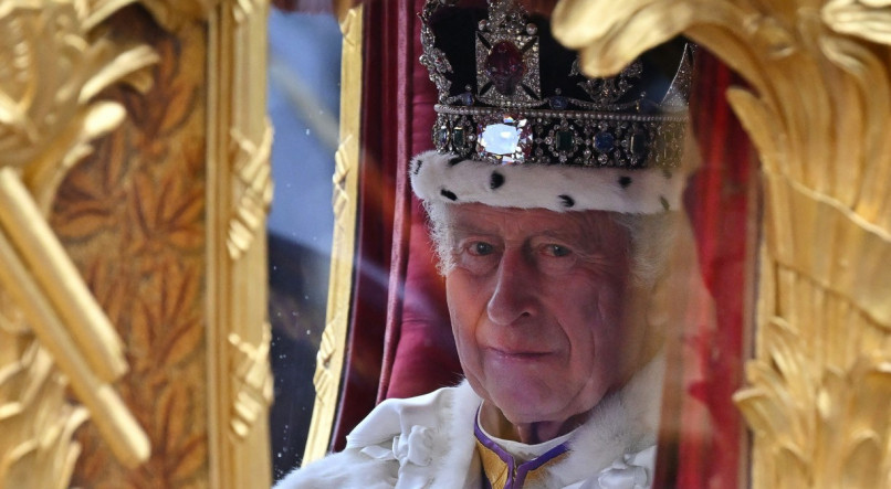 Neste s&aacute;bado, o rei Charles III do Reino Unido &eacute; coroado na Abadia de Westminster, em Londres. Confira quem est&aacute; na linha de sucess&atilde;o da coroa brit&acirc;nica
