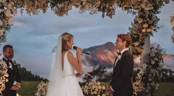 Casamento de Nikolas Ferreira com a modelo L&iacute;via Bergamim Orletti