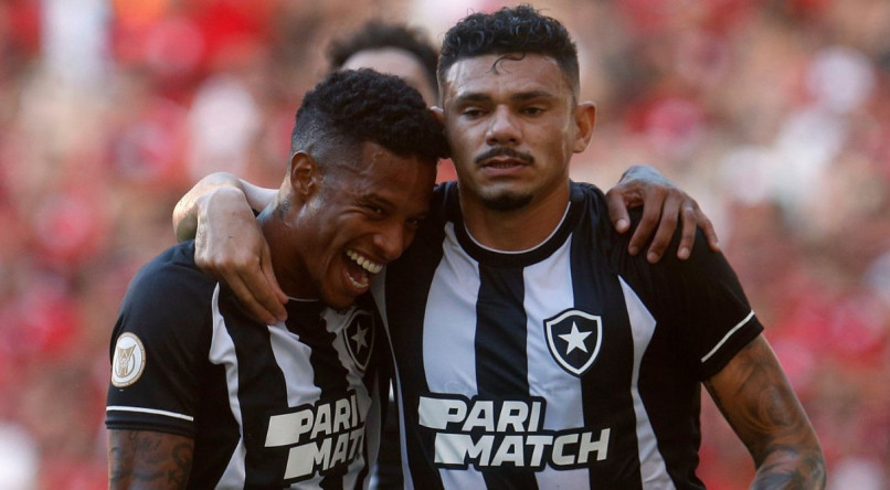 Tch&ecirc; Tch&ecirc; e Tiquinho Soares s&atilde;o titulares no Botafogo.