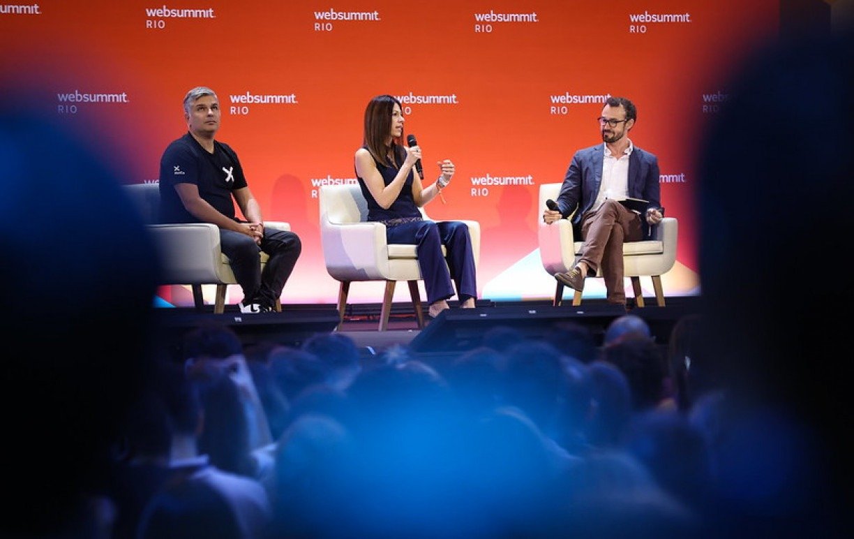 Papo sobre Inteligência artificial: Fernando Machado, CMO da NotCo, empresa que cria comida usando IA; Daniela Braga, fundadora e CEO da Defined.ai e Brad Haynes, da Reuters Vaughn Ridley / Web Summit Rio / Sportsfile