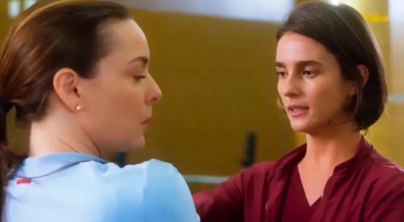 Clara e Helena iriam se beijar em 'Vai na Fé', mas cena foi cortada