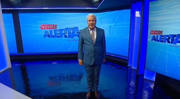 Sikêra Junior no novo cenário do programa "Novo Alerta"