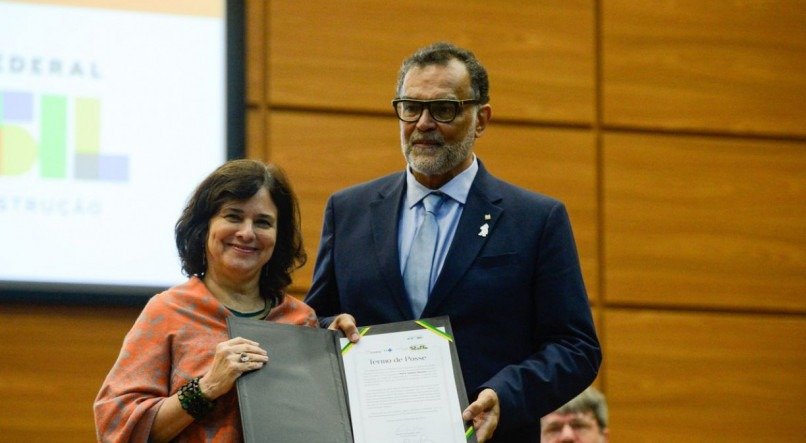 Rio de Janeiro (RJ), 12/05/2023 – A ministra da Saúde Nísia Trindade e o novo presidente da Fundação Oswaldo Cruz (Fiocruz), Mario Moreira durante cerimônia de posse. Foto: Tomaz Silva/Agência Brasil