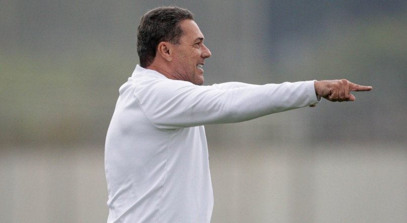 O técnico Vanderlei Luxemburgo mal chegou e já está pressionado no Corinthians