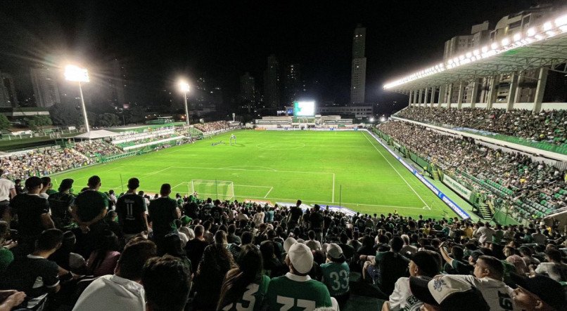 A Serrinha ser&aacute; palco da partida entre Goi&aacute;s e Universitario, pela terceira rodada da fase de grupos da Sul-Americana 