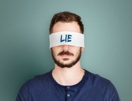 5 sinais que estão mentindo para você e você nem percebe